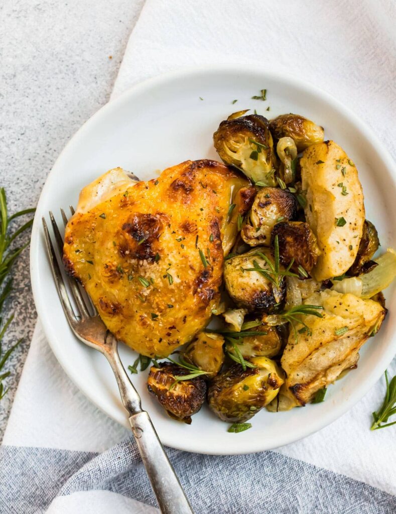 Rosemary Chicken Thighs {One Pan & Healthy!} – WellPlated.com